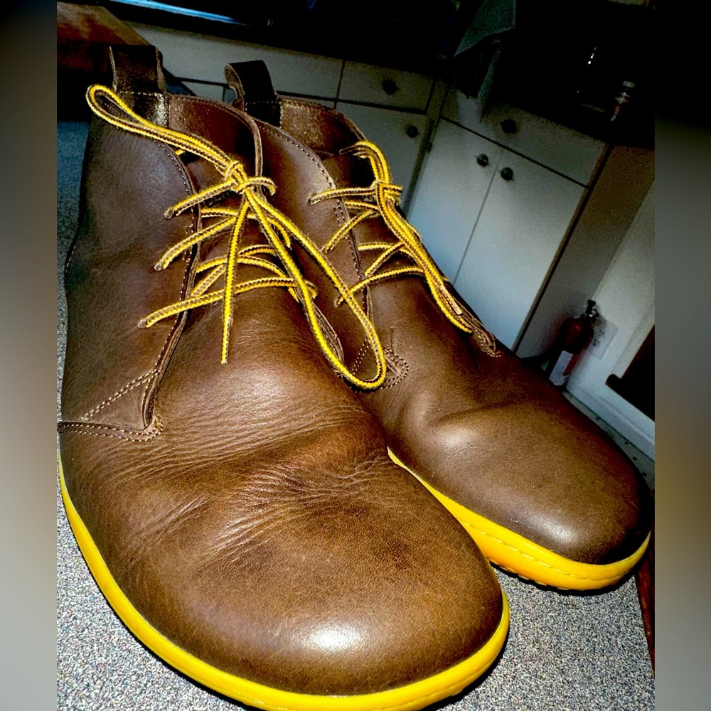 Mens VivoBarefoot 10.5 leather chukka boots
